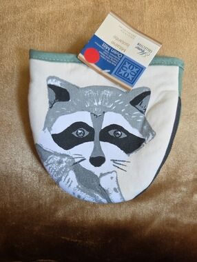 Home Collection Raccoon Oven Mitt